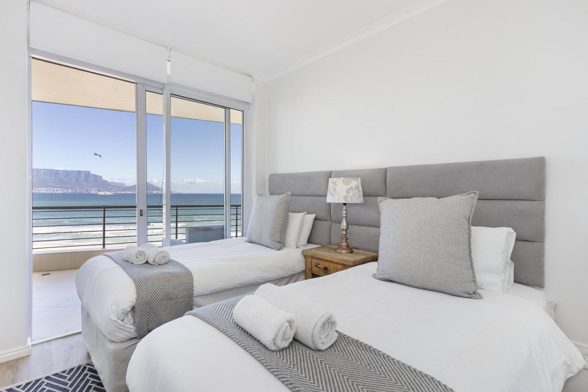 Portico 704 * Bloubergstrand