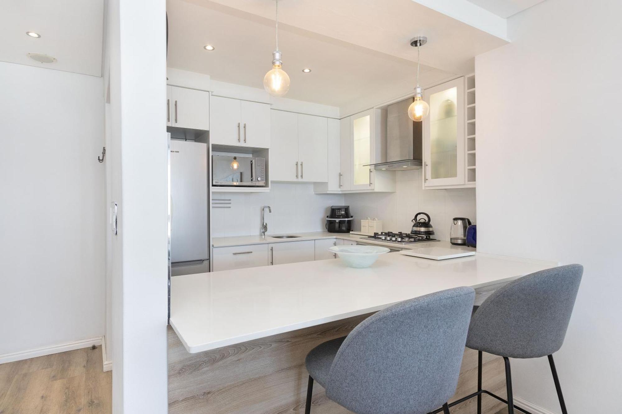 Portico 704