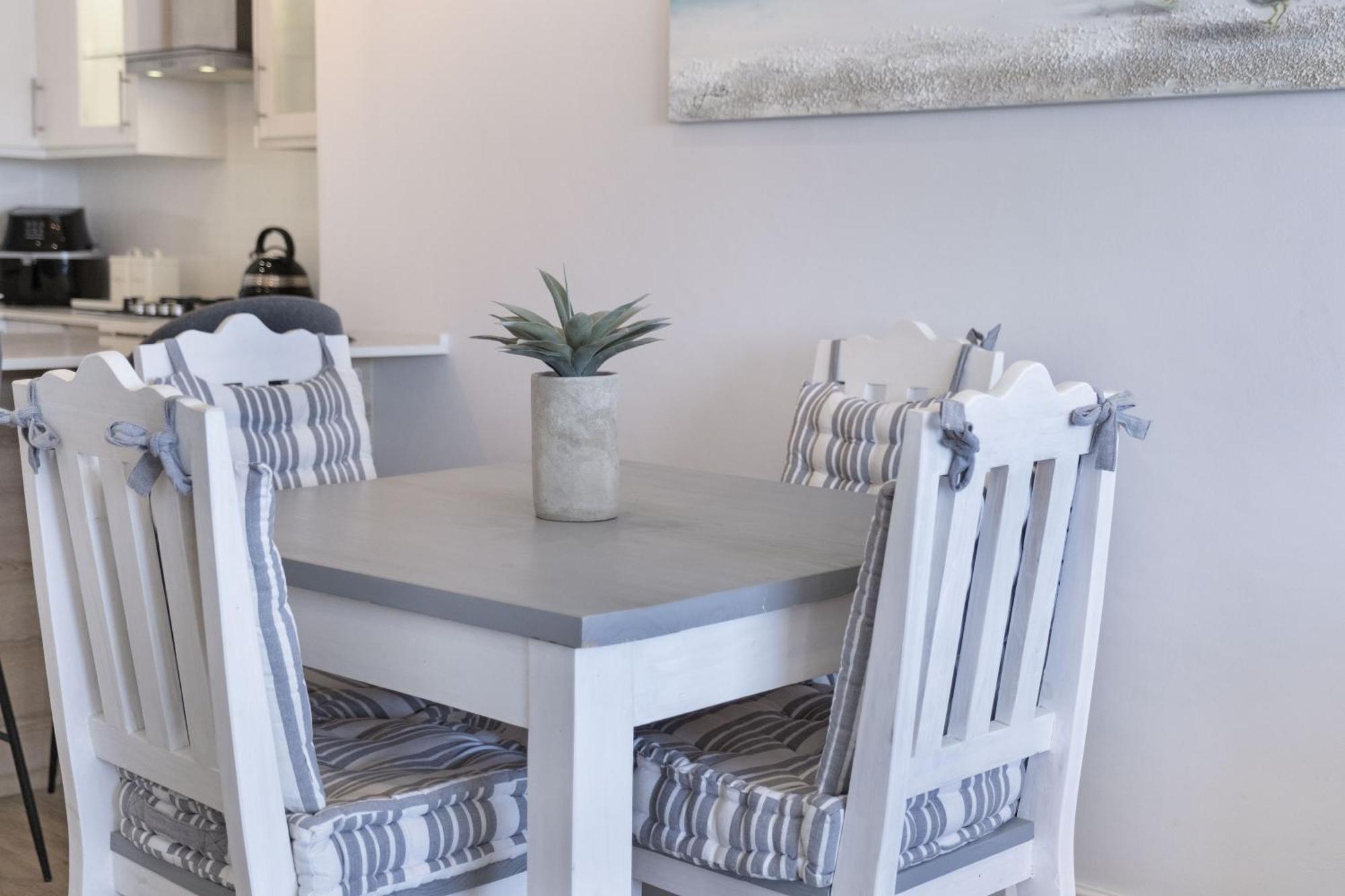 Portico 704 Apartment